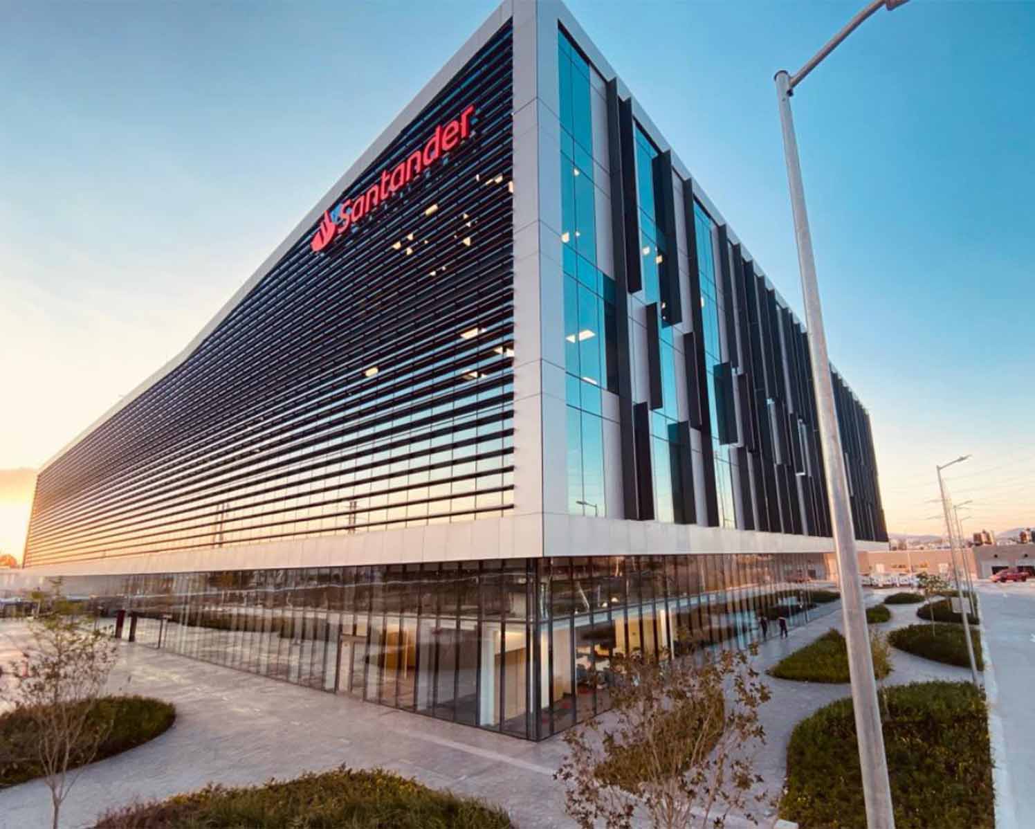  title="Distrito Santander Qro"