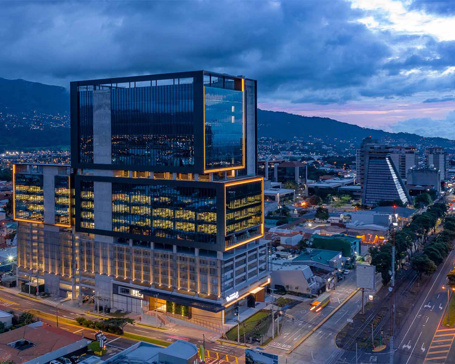  title="TORRE_UNIVERSAL_SANJOSE_COSTARICA"